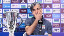 Pelatih Timnas Futsal Iran, Vahid Shamsaei, dalam konferensi pers sebelum babak final Piala Asia Futsal 2026 di Indonesia Arena, Jakarta Pusat, pada Jumat (6/2/2026). (Bola.com/M Iqbal Ichsan)