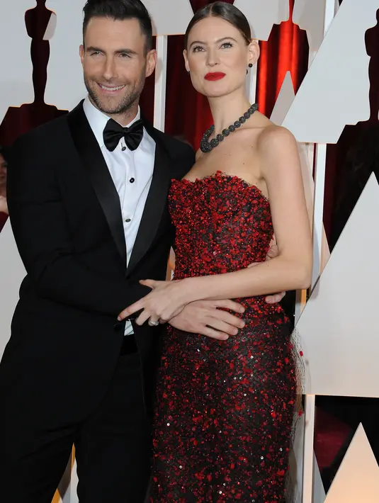 Adam Levine mengungkapkan bahwa, Behati sedang mengalami masa 'Ngidam'. Tak khayal sang suami harus memenuhi kehendak istrinya tersebut. (AFP/Bintang.com)