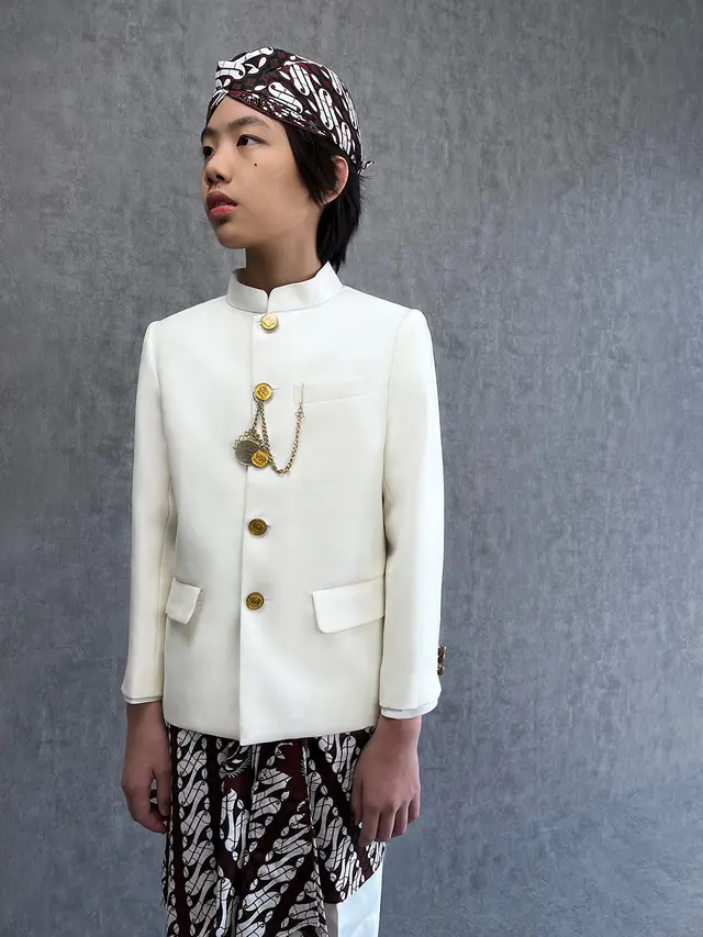 Mischka dan Devon Kei memperingati Hari Kartini