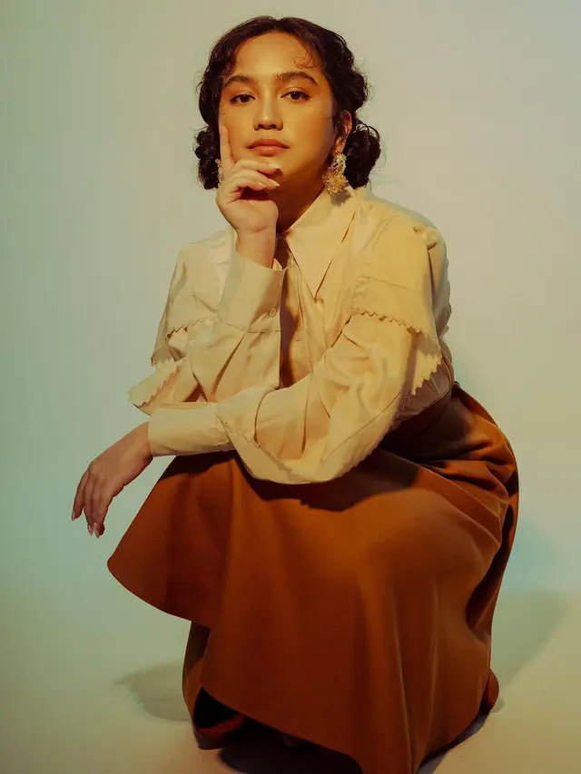 5 Gaya Rachel Amanda dalam Pemotretan Bertema Vintage, Menawan