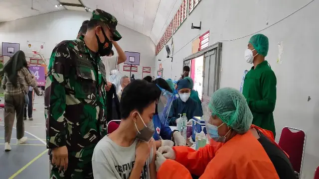 Cerita Siswa Cirebon Ikut Vaksin Demi Sekolah Tatap Muka
