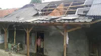 Angin Puting Beliung Rusak 8 Rumah di Bogor 