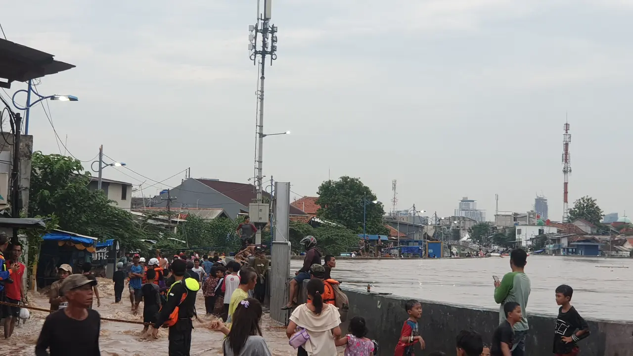 Banjir di Kampung Pulo dan Bukit Duri