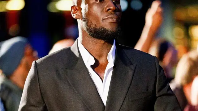 Gaun Tembus Pandang Maya Jama Saat Tampil di Karpet Merah GQ Men Of The Year Awards