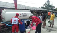 Kekeringan dan Kriris Air Bersih di Depok, Warga Menumpang Mandi di SPBU