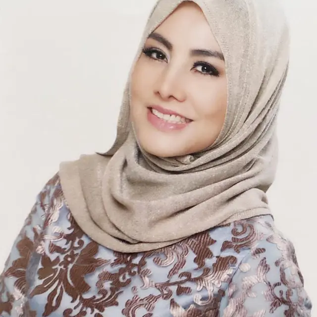 Putuskan Berhijab, Ini 6 Potret Terbaru Cici Paramida Awet Muda di Usia 47 Tahun