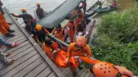 SAR Balikpapan mengevakuasi jenasah korban tenggelam di Sungai Mahakam Kukar Kaltim.