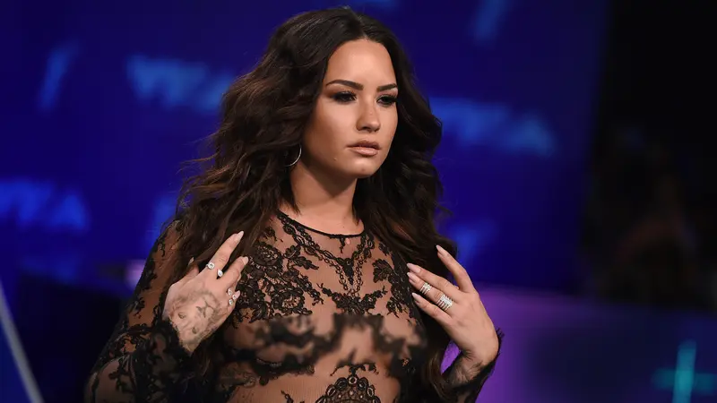 Demi Lovato Umbar Bagian Intim di MTV VMA
