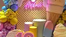 Angka 10 besar sebagai tanda perayaan ulang tahun ke-10. Dalam perayaan jelang ABG, mengusung tema ice cream dan cupcakes. [Instagram/mrsayudewi]