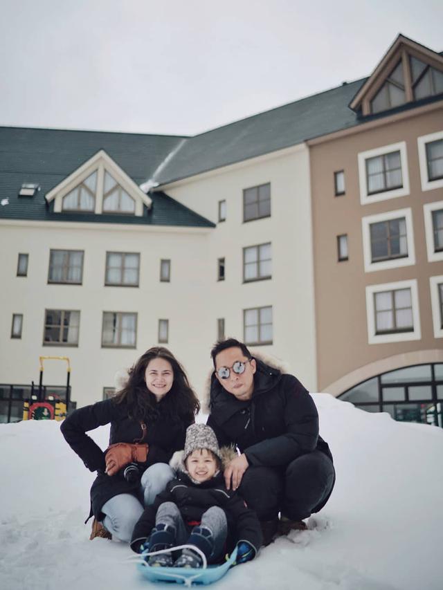 [Fimela] Keluarga Ringgo Agus Rahman dan Sabai Morshcheck