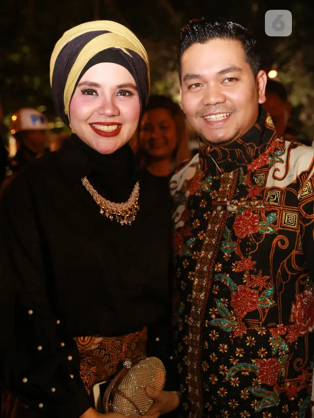 [Bintang] Indra Bekti dan Istri