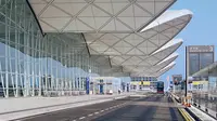 Proyek garapan Foster dan Partners ini terletak di daerah Hongkong yang terbuka untuk umum pada tahun 1998. Banyak renovasi dan menjadikan bandara Chek Lap Kok tmenjadi megah dan mewah. (daftarmenarik.com)