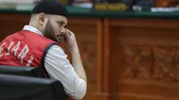 Ridho juga menjelaskan kronologinya sebelum akhirnya ditangkap oleh aparat. Pada sidang yang digelar terbuka itu,ia mengaku telah lebih tiga kali membeli barang haram itu kepada orang yang diketahui bernama Sofyan. (Adrian Putra/Bintang.com)