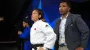 <p>Atlet judo putri Indonesia, Maryam March Maharani didampingi sang pelatih bersiap jelang menghadapi pejudo Mozambik, Jacira Ferreira pada laga babak 32 besar kelas 52 kg putri Olimpiade Paris 2024 di Champ-de-Mars Arena, Paris, Minggu (28/7/2024). Maryam March Maharani menang 10-0, namun ahirnya tersingkir di babak 16 besar setelah kalah dari pejudo Kosovo, Distria Krasniqi. (Dok. NOC Indonesia/Naif Muhammad Al'as)</p>