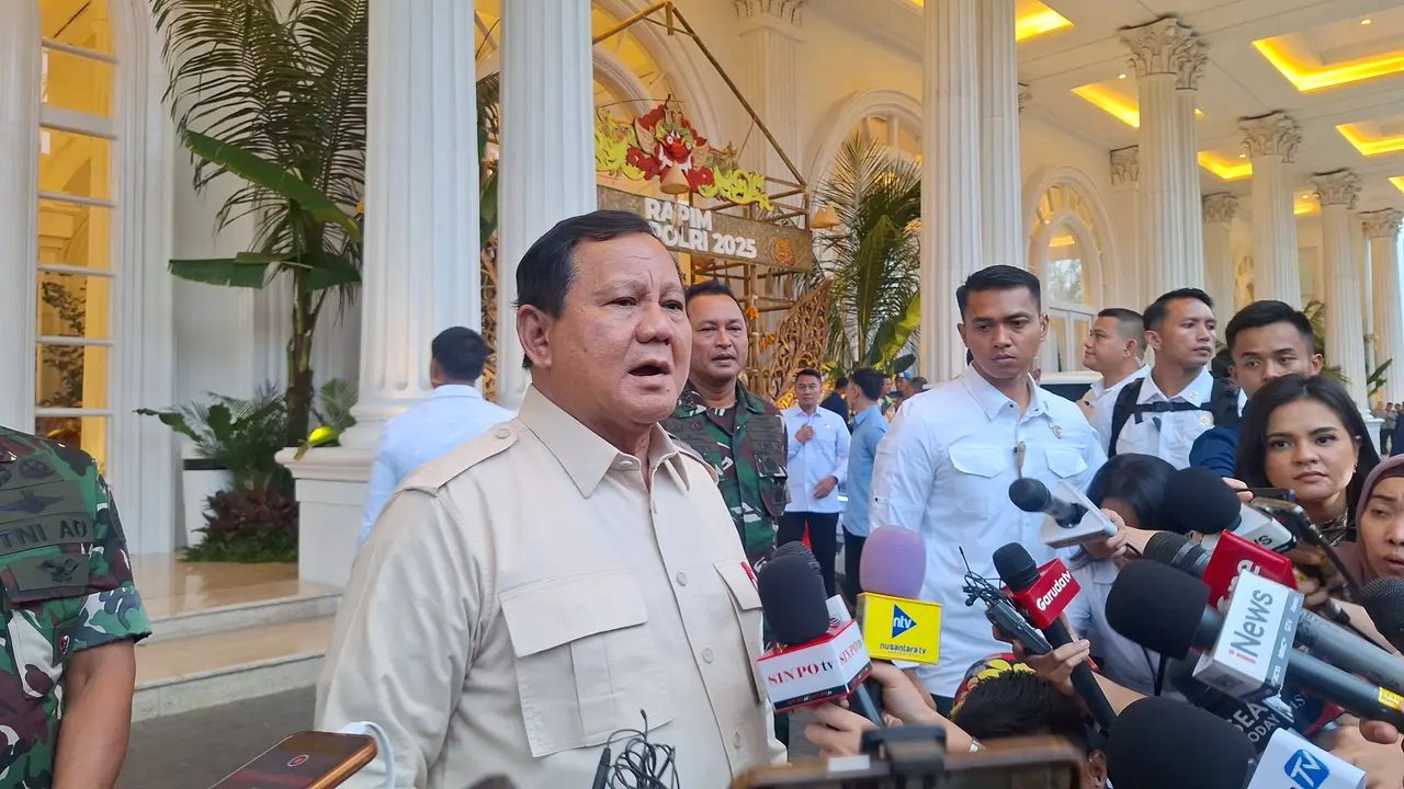 Presiden Prabowo Subianto saat menghadiri Rapim TNI-Polri di Tribrata Darmawangsa Jakarta Selatan, Kamis (30/1/2025).
