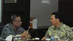 Suasana rapat persiapan menghadapi musim hujan dan antisipasi banjir di Kantor Kementerian PU dan Perumahan Rakyat, Jakarta, Senin (15/12/2014). (Liputan6.com/Herman Zakharia)