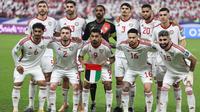 Para pemain UEA berpose untuk foto grup menjelang pertandingan kualifikasi Piala Dunia 2026 zona Asia antara Uni Emirat Arab dan Irak di Stadion Mohammed bin Zayed di Abu Dhabi pada 13 November 2025. (Fadel SENNA/AFP)