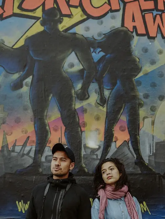 Sebelumnya, saat dihubungi wartawan, Chicco mengakui bahwa istrinya sedang hamil. Meski bintang film Filosofi Kopi itu tidak menyebut usia kehamilan istrinya. (Instagram/putrimarino)