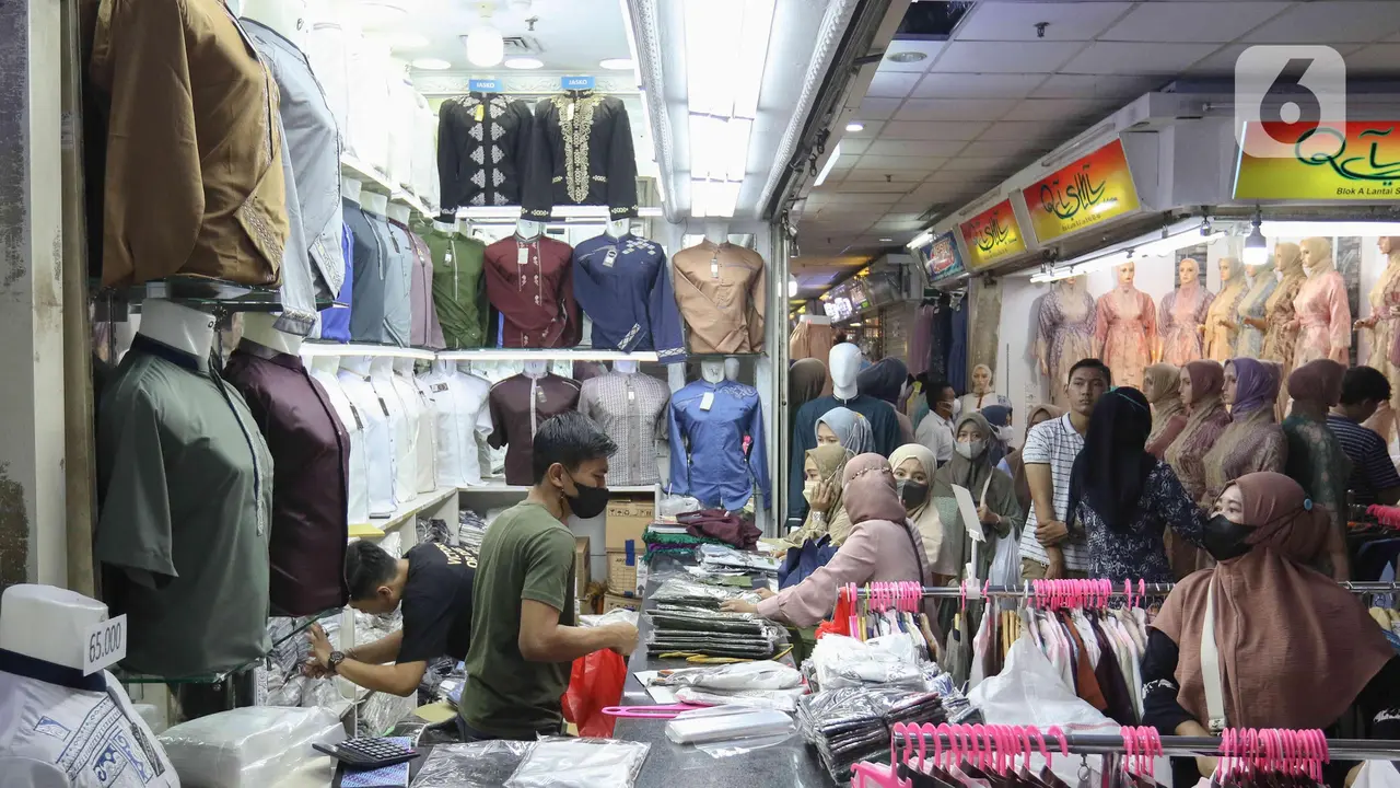 Jelang Ramadan, Pasar Tanah Abang Ramai