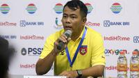 Pelatih Timnas Myanmar U-16, Nyi Nyi Latt ingin berjumpa kembali dengan Timnas Indonesia U-16 di final Piala AFF U-16 2018. (Bola.com/Aditya Wany)