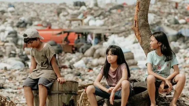 Film Surga di Bawah Langit