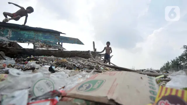 Sampah Laut di Pesisir Jakarta Kian Mengkhawatirkan