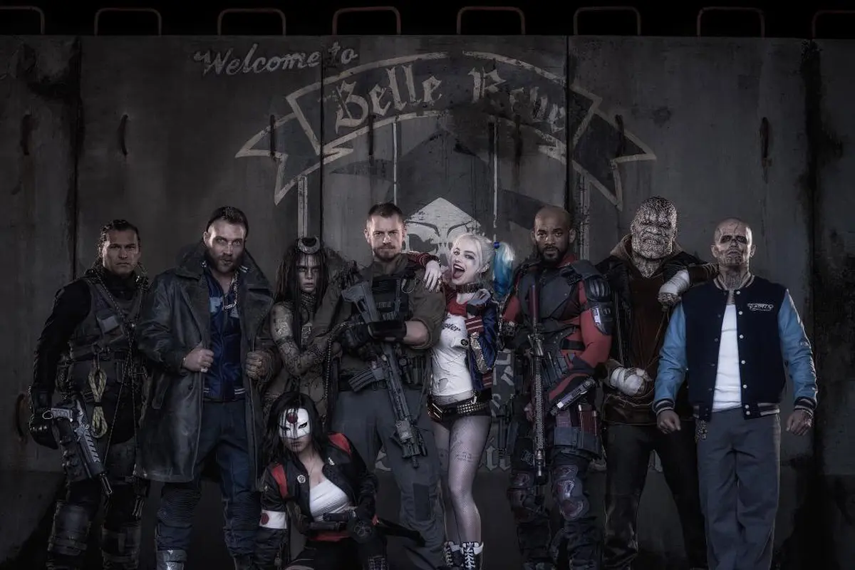 Pemain Suicide Squad Berfoto dengan Kostum, Jared Leto Hilang