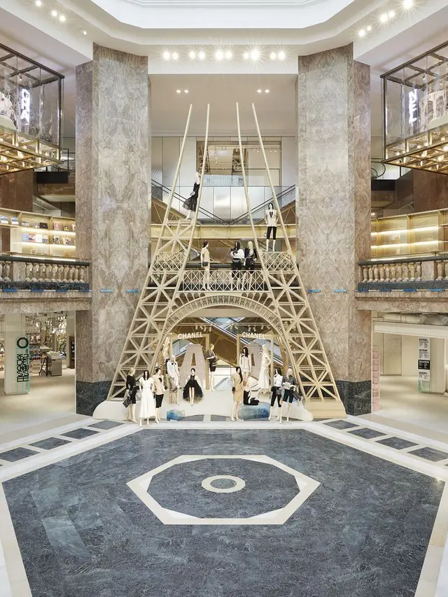 Kemegahan Menara Eiffel di Toko Baru Chanel