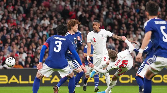 Jarrod Bowen melepas tembakan di laga uji coba antara Inggris vs Jepang di Stadion Wembley, Rabu (01/4/2026) dini hari WIB.