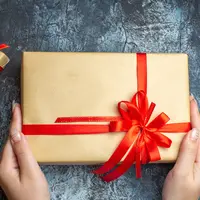 Pemberian hadiah ulang tahun menjadi hal yang cukup sulit karena dibutuhkan riset tentang barang apa yang akan disukai oleh penerima. . (Foto: Freepik/KamranAydinov)