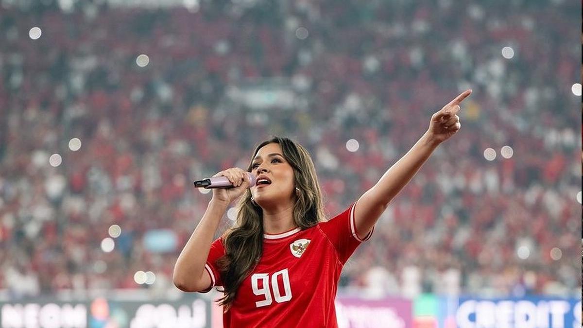 9 Potret Raisa dengan Busana Merah Putih, Dukung Timnas Indonesia dan Bernyanyi di GBK Berita Viral Hari Ini Jumat 20 September 2024