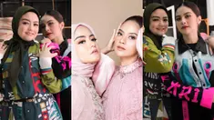 Tika Ramlan dan Prastiwi Dwiarti 'Tiwi' merupakan eks personel duo T2 yang dibentuk tahun 2007 lalu. Namun pada tahun 2014, grup duo itu memutuskan untuk bubar. Meski popularitas T2 tidak bertahan lama, berbeda dengan persahabatan mereka. Seperti apa potret kebersamaan Tika dan Tiwi yang tetap kompak setelah T2 bubar?&nbsp;(FOTO: instagram.com/tentangtiwi/)