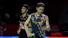 Ekspresi kecewa pebulu tangkis ganda putra Indonesia, Fajar Alfian dan Muhammad Sohibul Fikri setelah gagal mencetak poin dalam laga 32 besar Indonesia Open 2026 melawan wakil China, Chen Bo Yang dan Liu Yi di Istora Senayan, Jakarta, Rabu (03/06/2026). (Bola.com/Bagaskara Lazuardi)
