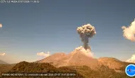 3 Gunung Api Erupsi Beruntun Selasa Malam, Satu di NTT