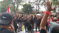 Demonstrasi Guru di Depan Rumah Dinas Gubernur Banten, Andra Soni. (Kamis, 03/07/2025). (Yandhi Deslatama/Liputan6.com).