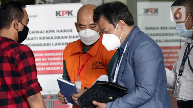FOTO: Pemeriksaan Perdana Wali Kota Nonaktif Bekasi Rahmat Effendi
