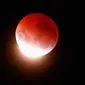 Banyak sekali fenomena alam pada bulan yang bisa dilihat dari bumi, salah satunya adalah gerhana bulan darah.