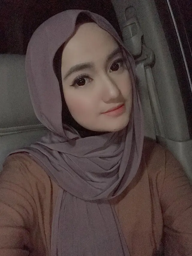 Putuskan Berhijab, Ini 6 Potret Terbaru Marcella Simon yang Memesona
