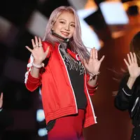 Hyoyeon SNSD, penyanyi asal Korea Selatan saat menghibur penonton yang memadati area dalam acara Countdown Asian Games 2018. Penampilannya malam itu terlihat enerjik dan disambut ribuan penggemarnya. (Bambang E. Ros/Bintang.com)