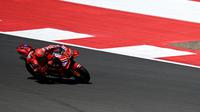 Aksi Marc Marquez di MotoGP 2025 Mandalika (AFP/Sonny Tumbelaka)