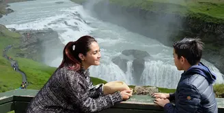 Menjadi seorang ibu merupakan kebanggan sendiri bagi setiap wanita yang sudah merasakannya. Termasuk Maudy Koesnaedi yang sangat bahagia dengan sikap keromantisan anaknya, Eddy Maliq Meijer. (Instagram/Maudykoesnaedi)