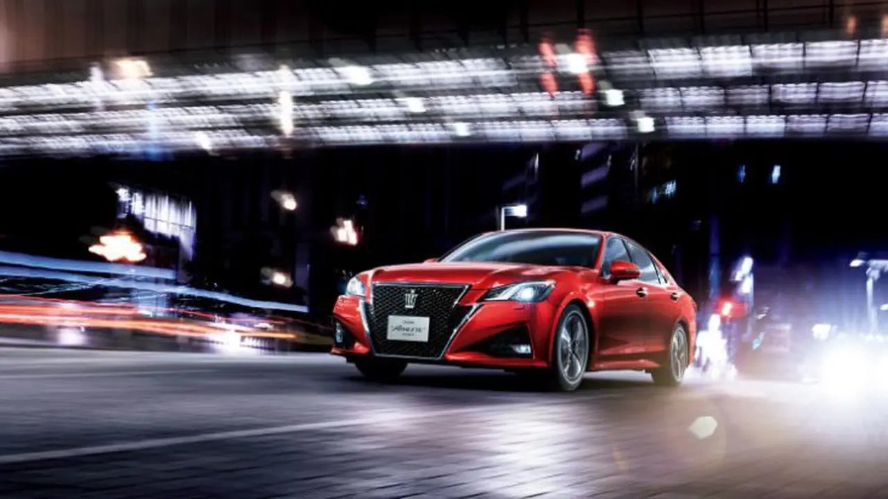Toyota Mengembalikan Crown yang Tenggelam