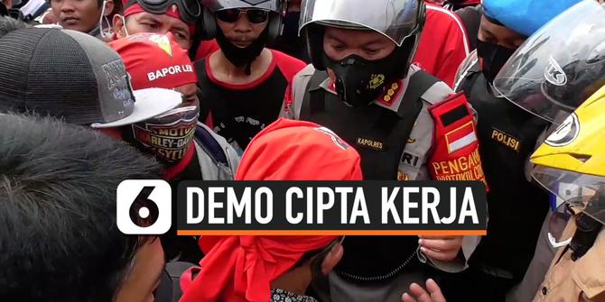 VIDEO: Kapolres Jakarta Pusat Ajak Pendemo Bernegosiasi