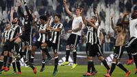 Juventus mengalahkan Sampdoria, 4-1, pada laga Serie A di Juventus Stadium, Turin, Rabu (26/10/2016). (AFP/Marco Bertorello)