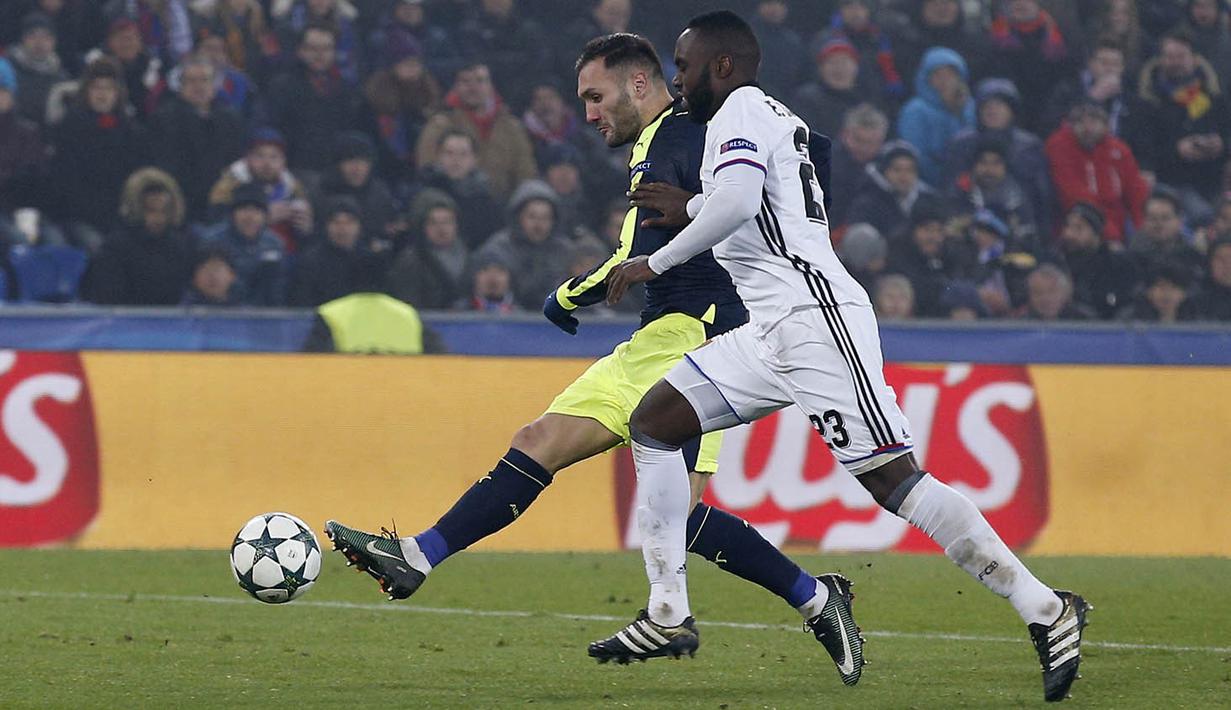 Proses terjadinya gol striker Arsenal, Lucas Perez, ke gawang FC Basel. Tiga gol Arsenal dicetak oleh Lucas Perez, sementara satu lagi dibukukan oleh Alex Iwobi, (Reuters/Andrew Couldbridge)