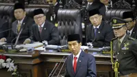 Presiden Jokowi menyampaikan pidato perdana di Gedung MPR, Jakarta. (Anatarfoto)