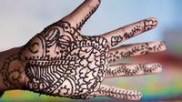 Sebuah kasus pada bocah 10 tahun, usai ditato henna hitam alami alergi. (Foto: Good Housekeeping)