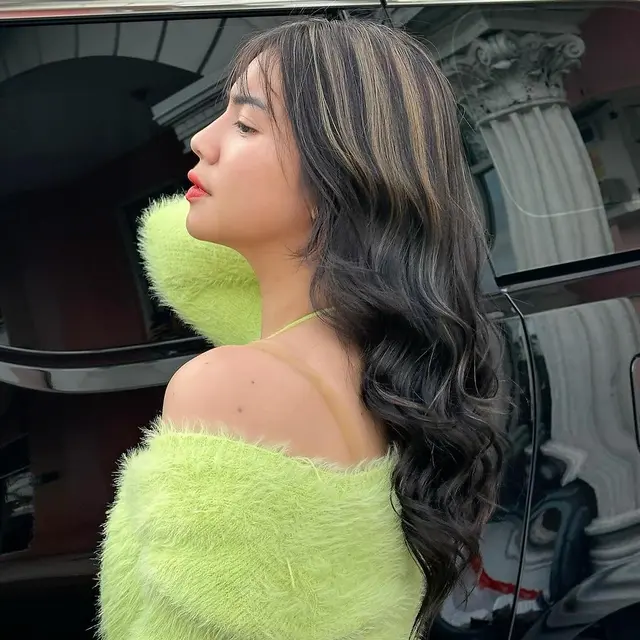 Model Rambut Wanita Panjang Lurus, Terinspirasi Mulai dari Sandra Dewi sampai Titi Kamal