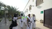 Para srikandi Bir Ali saat melepas tamu Allah menuju Makkah. (Merdeka.com)