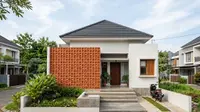 8 Inspirasi Teras Roster Tinggi, Bikin Rumah Terlihat Lebih Modern